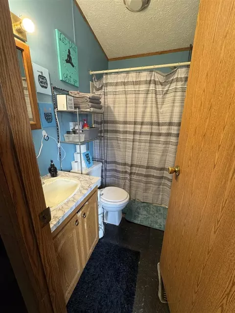 Bath - 782 N Hillman, Stanton, MI 48888 photo 1 of 2