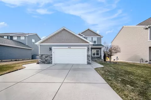 446 Hickory Blf #82, Chelsea, MI 48118