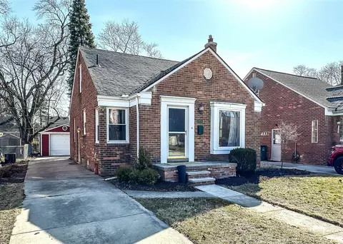 995 Oxford, Berkley, MI 48072