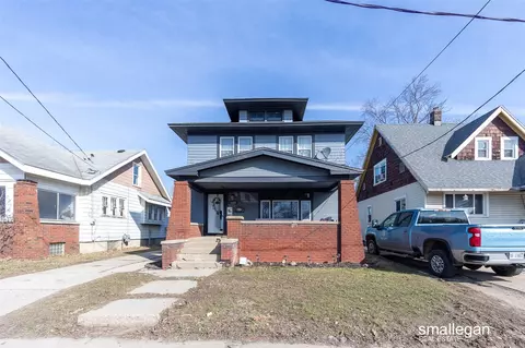 1527 Chicago, Wyoming, MI 49509