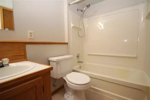 Bath - 53765 Stevens, Three Rivers, MI 49093 photo 2 of 3