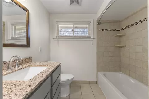 Bath - 16200 Middlebelt, Romulus, MI 48174 photo 2 of 2