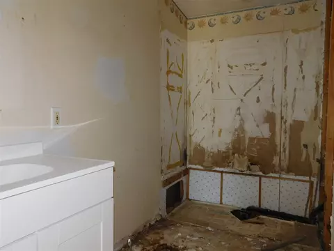 Bath - 1019 108th, Plainwell, MI 49080 photo 1 of 1