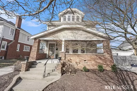 611 Gladstone, East Grand Rapids, MI 49506