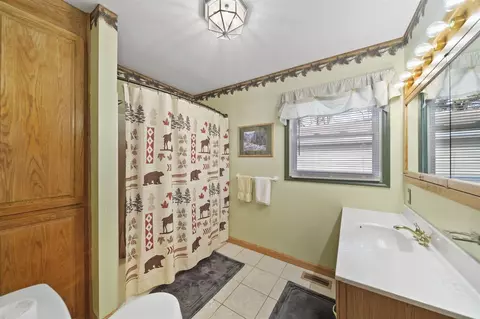 Bath - 623 Gilbert St, Jackson, MI 49202 photo 1 of 1