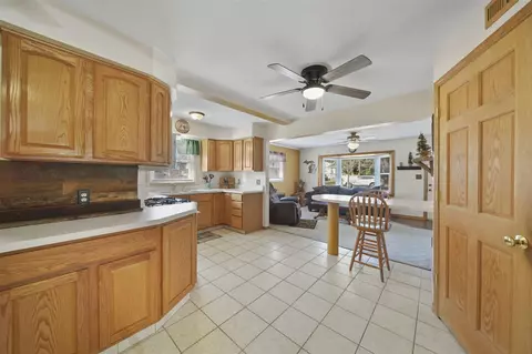 Kitchen - 623 Gilbert St, Jackson, MI 49202 photo 4 of 4