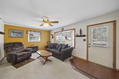 Living - 623 Gilbert St, Jackson, MI 49202 photo 1 of 2