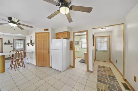 Entry Way - 623 Gilbert St, Jackson, MI 49202 photo 2 of 2