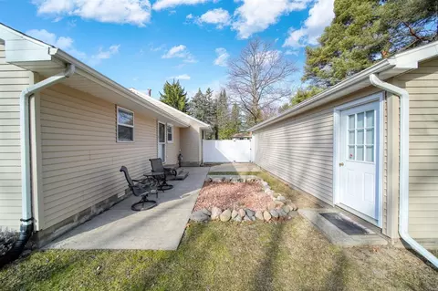Exterior - 623 Gilbert St, Jackson, MI 49202 photo 3 of 8