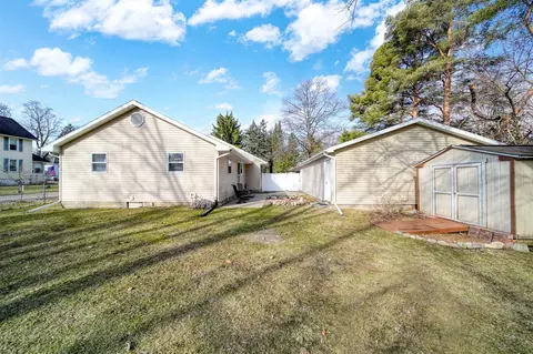 Exterior - 623 Gilbert St, Jackson, MI 49202 photo 5 of 8
