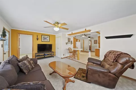 Living - 623 Gilbert St, Jackson, MI 49202 photo 2 of 2