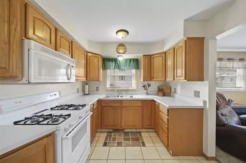 Kitchen - 623 Gilbert St, Jackson, MI 49202 photo 1 of 4