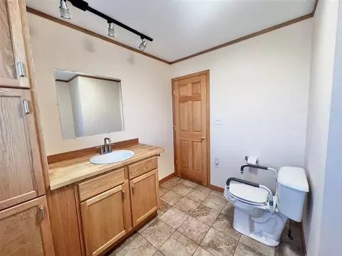 Bath - 13080 Hudson, Hudson, MI 49247 photo 6 of 10