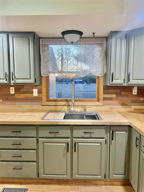 Kitchen - 13080 Hudson, Hudson, MI 49247 photo 6 of 9