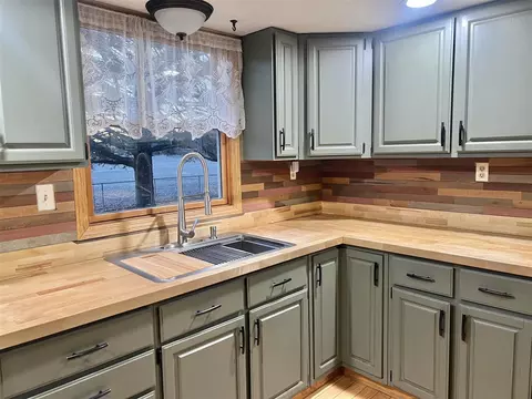 Kitchen - 13080 Hudson, Hudson, MI 49247 photo 5 of 9