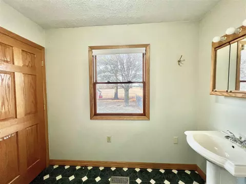 Bath - 13080 Hudson, Hudson, MI 49247 photo 3 of 10