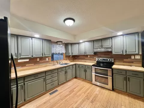 Kitchen - 13080 Hudson, Hudson, MI 49247 photo 2 of 9