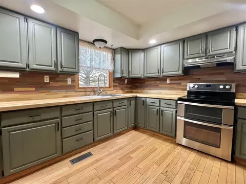Kitchen - 13080 Hudson, Hudson, MI 49247 photo 3 of 9