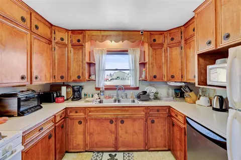 Kitchen - 1836 142nd, Dorr, MI 49323 photo 6 of 6