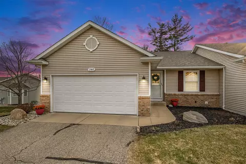 246 Timber Crk, Comstock Park, MI 49321