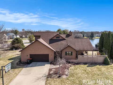 9156 Bluff Lk, Zeeland, MI 49464