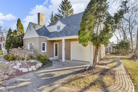 909 S Thompson, Jackson, MI 49203