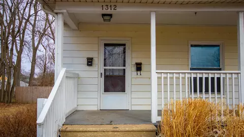 1312 E Ganson, Jackson, MI 49201 photo 2