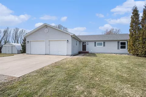 5270 Old Pipestone, Eau Claire, MI 49111