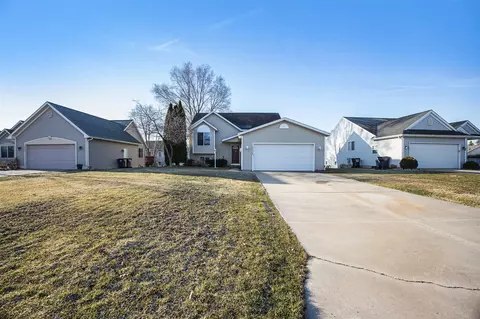 10342 Lynwood, Zeeland, MI 49464