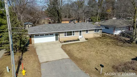 245 E 19th, Holland, MI 49423