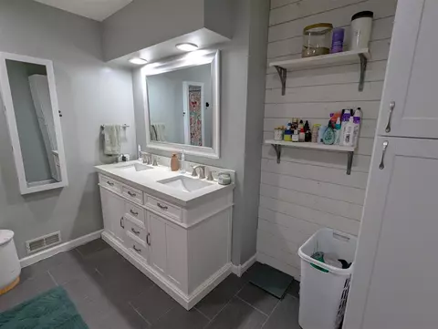 Bath - 674 Booth, Bronson, MI 49028 photo 3 of 4