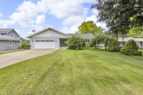 4210 Dawn Dr, Hillsdale, MI 49242