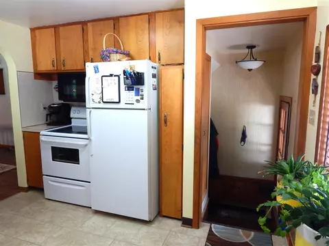 Kitchen - 8935 35th, Remus, MI 49340 photo 2 of 3