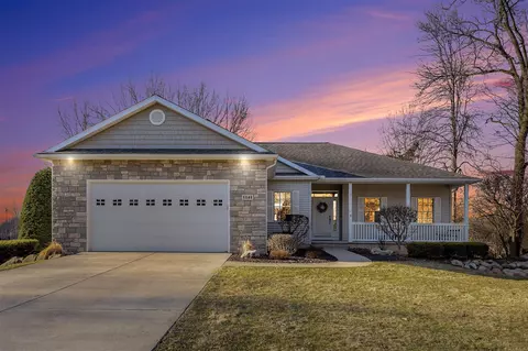 1141 Pointe N, Jackson, MI 49201