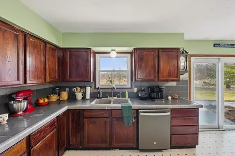 Kitchen - 2209 Beck, Howell, MI 48843 photo 4 of 4