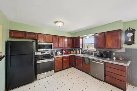 Kitchen - 2209 Beck, Howell, MI 48843 photo 2 of 4