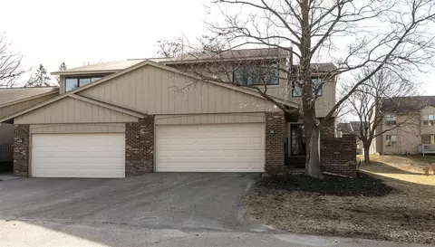4251 Foxpointe, West Bloomfield, MI 48323