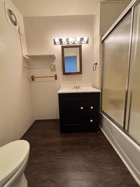 Bath - 315 W Ganson, Jackson, MI 49201 photo 1 of 3