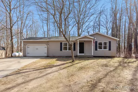 6474 Wintergreen, Fennville, MI 49408
