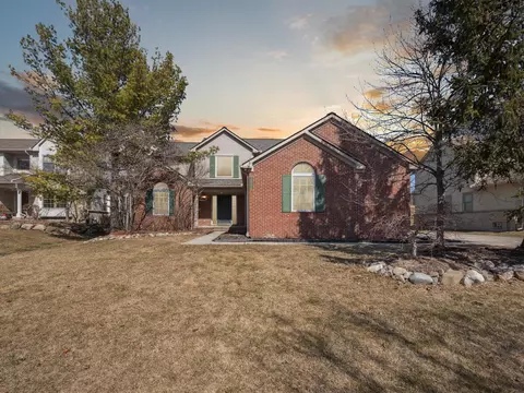 2086 Cliffside, Wixom, MI 48393