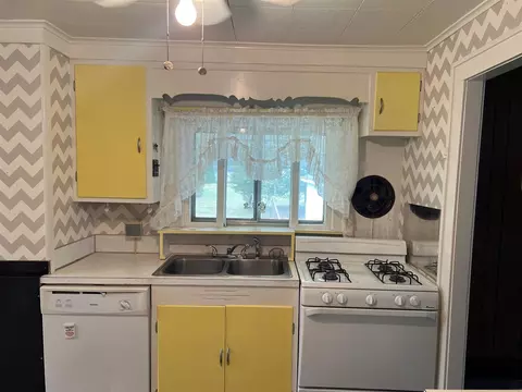 Kitchen - 218 E Walnut, Albion, MI 49224 photo 1 of 2