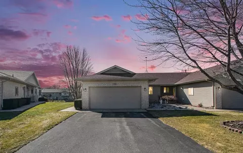 1090 Amber Rdg, Byron Center, MI 49315