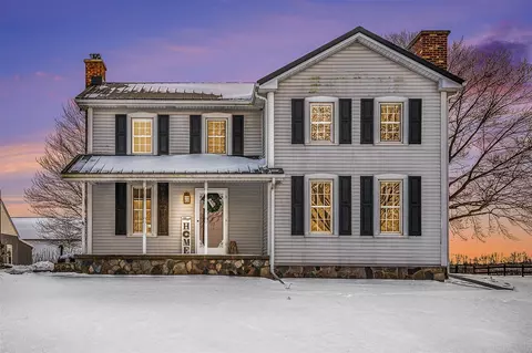 19561 Fawn River Rd, White Pigeon, MI 49099