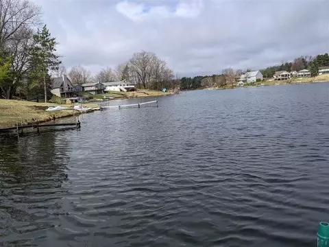 11860 N Lake Side Dr, Jerome, MI 49249