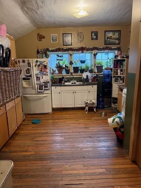 Kitchen - 661 E Main, Edmore, MI 48829 photo 1 of 4