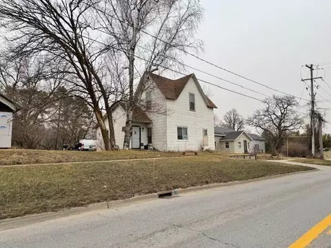 661 E Main, Edmore, MI 48829