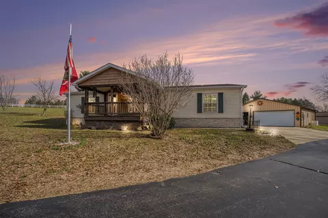 79811 County Road 652, Lawton, MI 49065