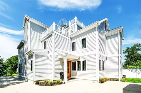 Exterior - 401 Ridgeway, Saint Joseph, MI 49085 photo 15 of 20