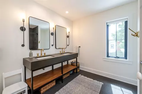 Bath - 401 Ridgeway, Saint Joseph, MI 49085 photo 4 of 10