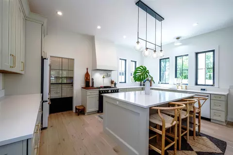 Kitchen - 401 Ridgeway, Saint Joseph, MI 49085 photo 2 of 6